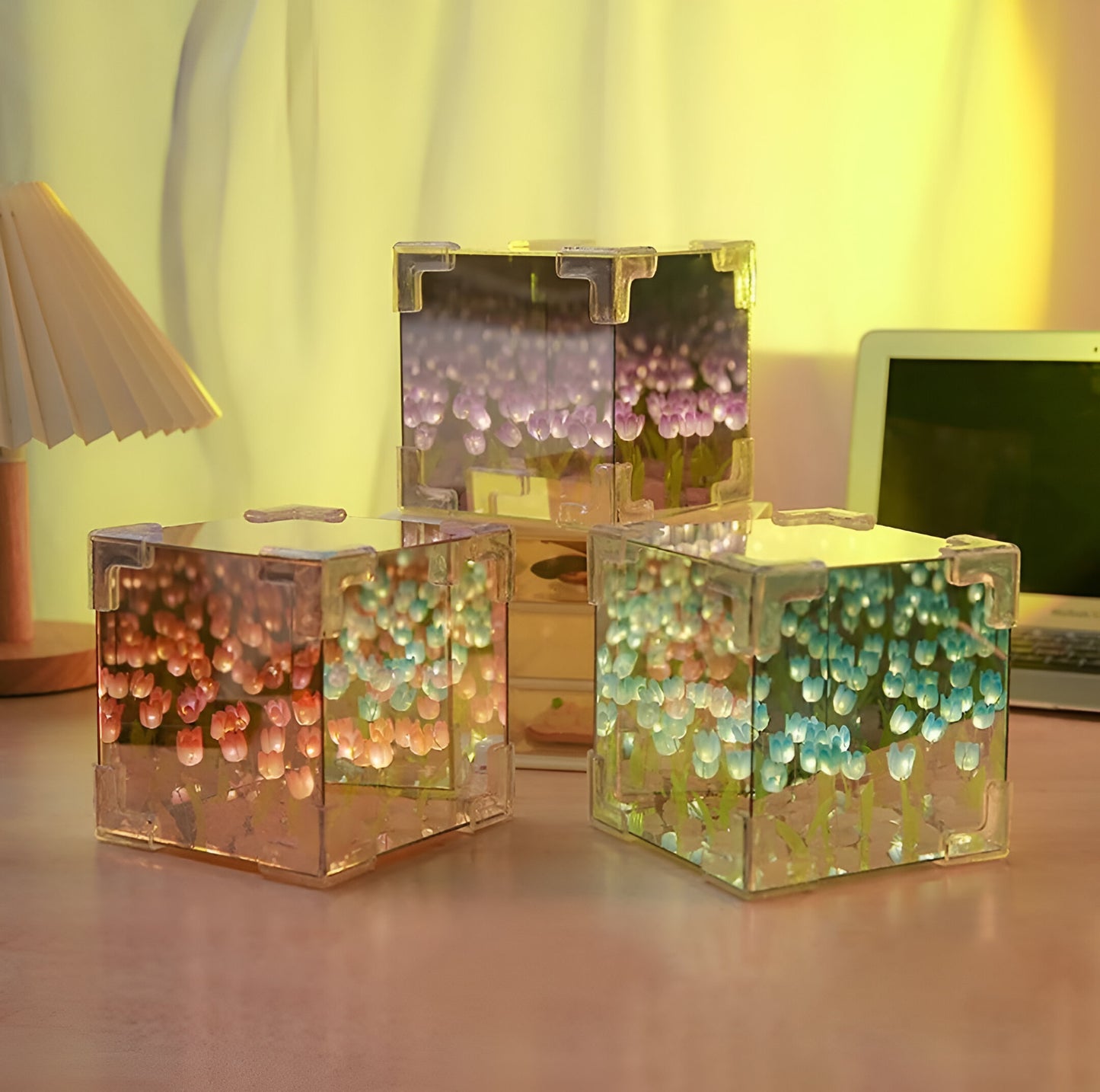 TULIP CUBE LAMP